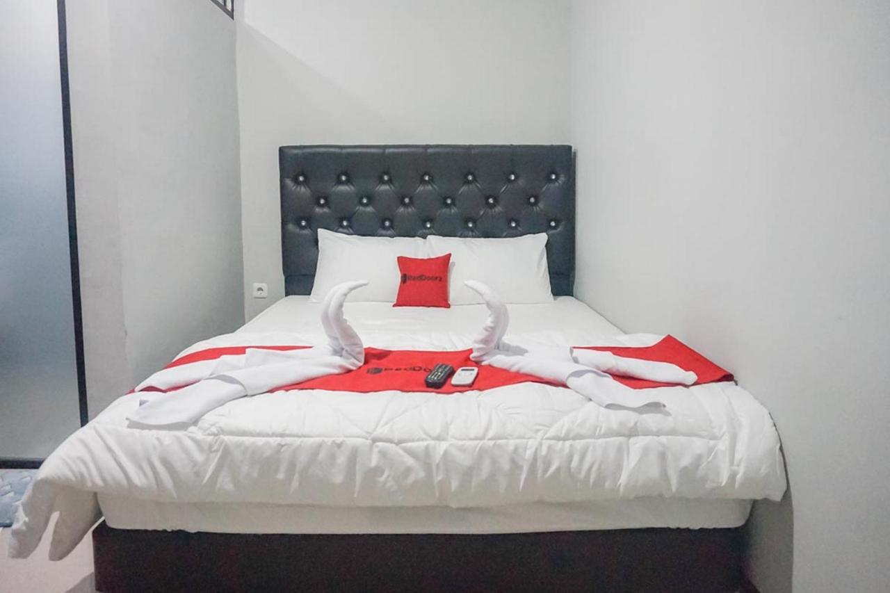 RedDoorz Plus @ Kalpataru Malang Zewnętrze zdjęcie